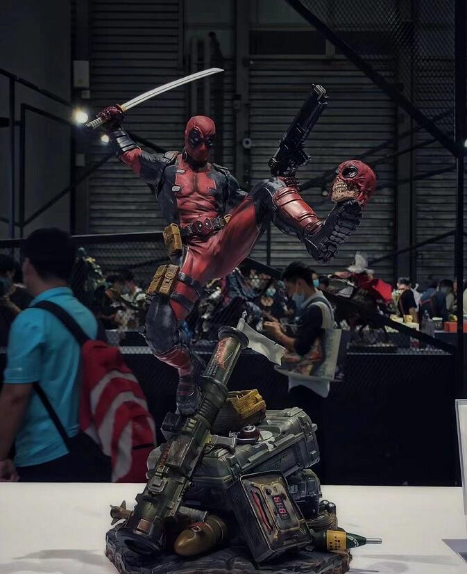 Figurine Collector Deadpool Royaume Manga